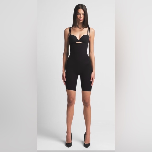 SKIMS Other - SKIMS BODY BUTT LIFTING OPEN BUST BODYSUIT BBL BD-ONS-5940W Sz Small Black Onyx